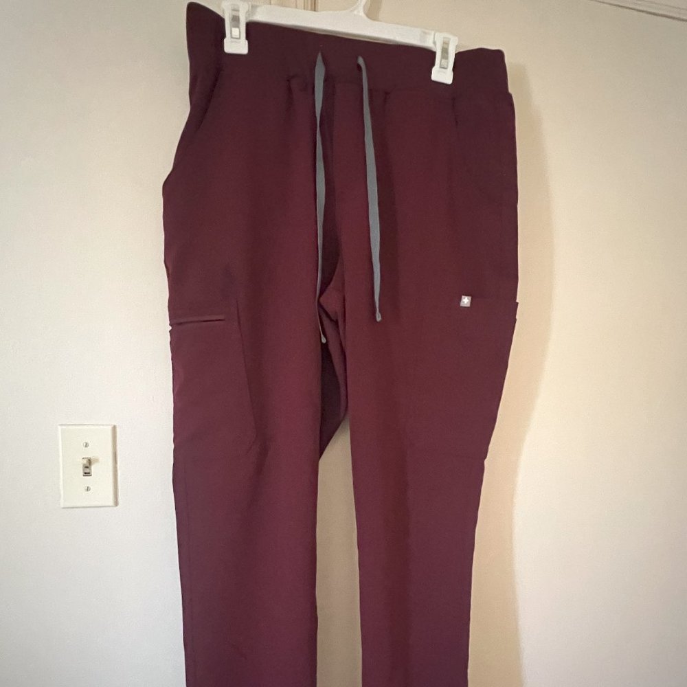 Figs Women's Yola™ High Waisted 2.0 - Skinny Scrub Pants - L / burgundy